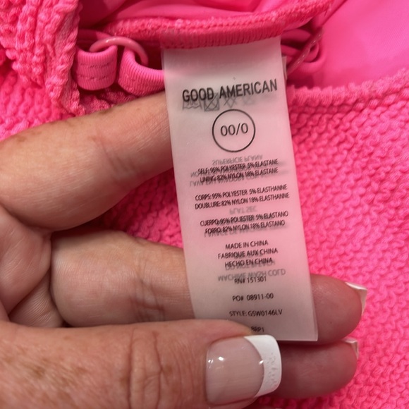 Good American Always Fits One-Piece Swimsuit. - Picture 5 of 6